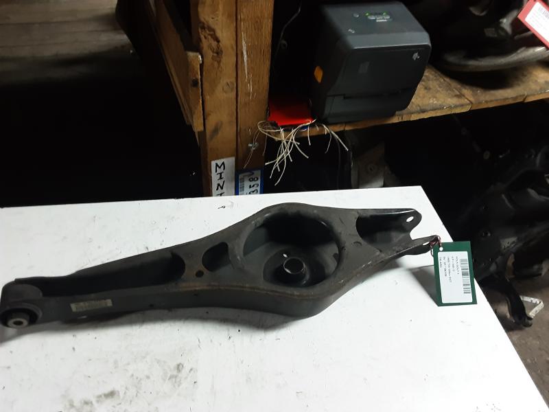 DRAAGARM ACHTER LINKS Vw GOLF V 11/03 - 08