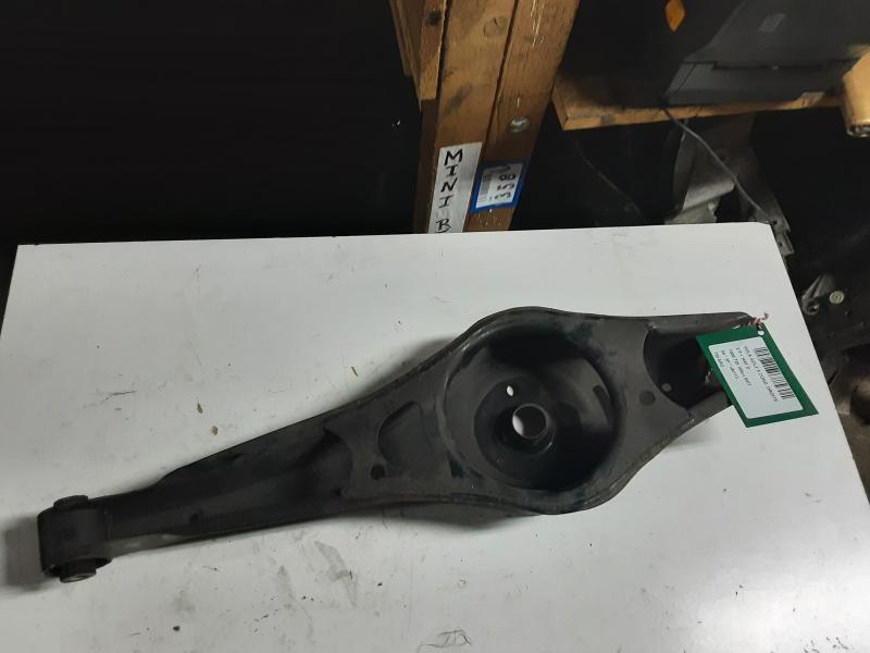 DRAAGARM ACHTER LINKS Vw GOLF V 11/03 - 08