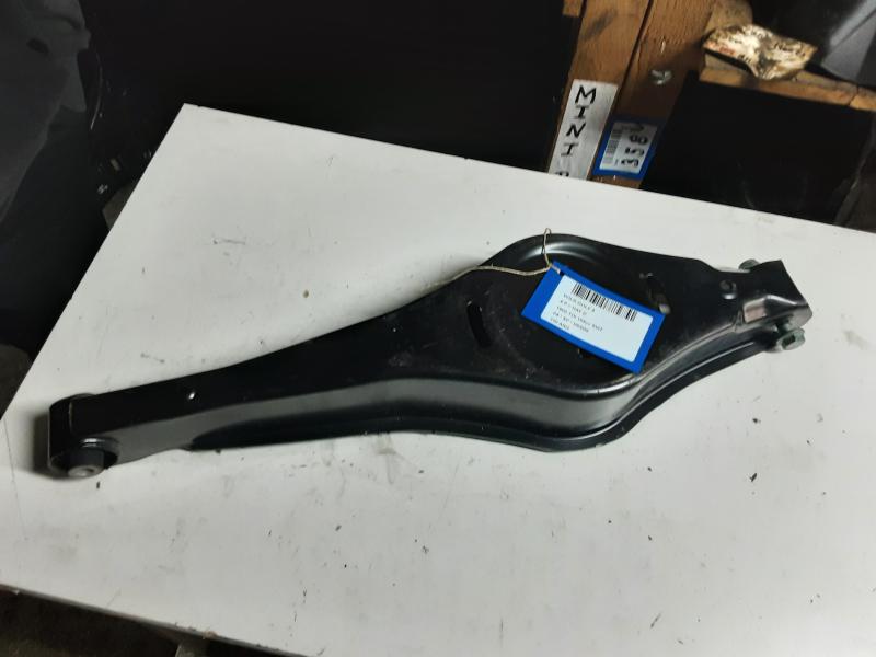 DRAAGARM ACHTER LINKS Vw GOLF V 11/03 - 08