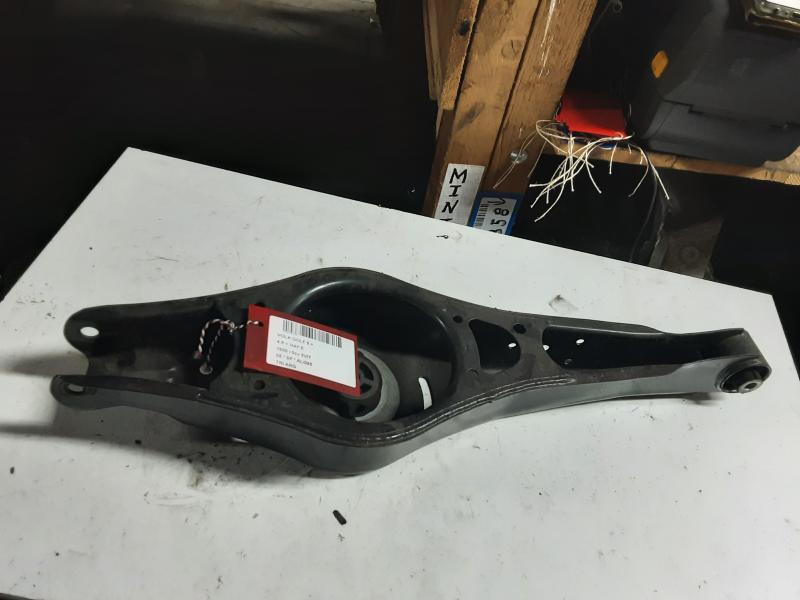 DRAAGARM ACHTER LINKS Vw GOLF V 11/03 - 08