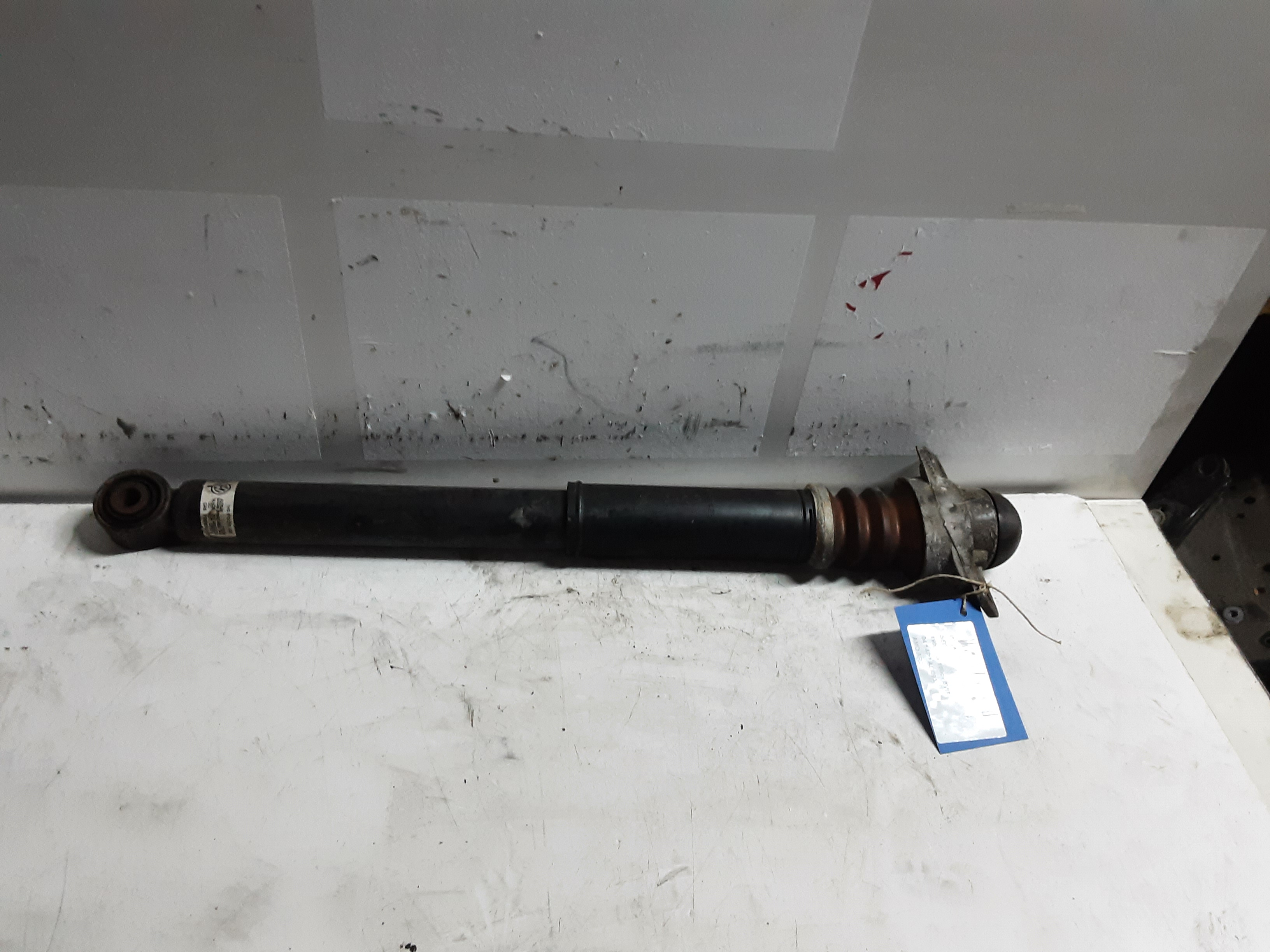 AMORTISSEUR ARRIERE DROITE Vw JETTA 99 - 04 (4°GEN)