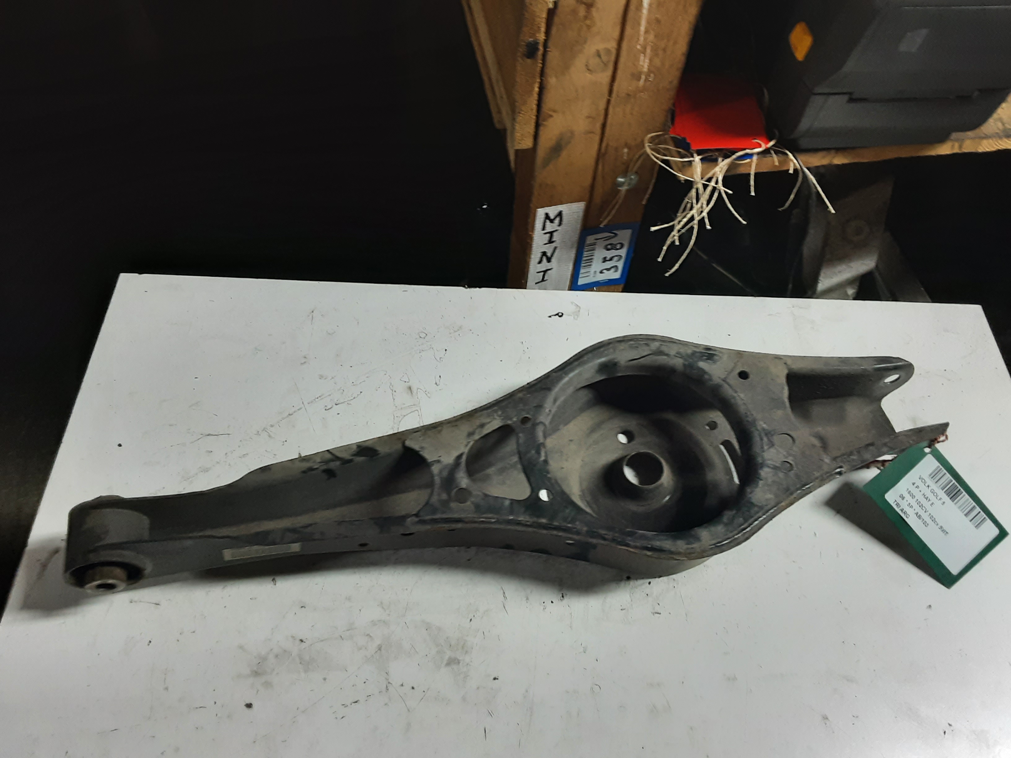 DRAAGARM ACHTER LINKS Vw Golf