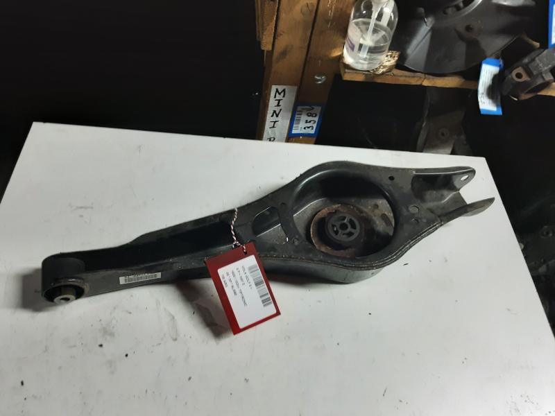DRAAGARM ACHTER LINKS Vw GOLF V 11/03 - 08