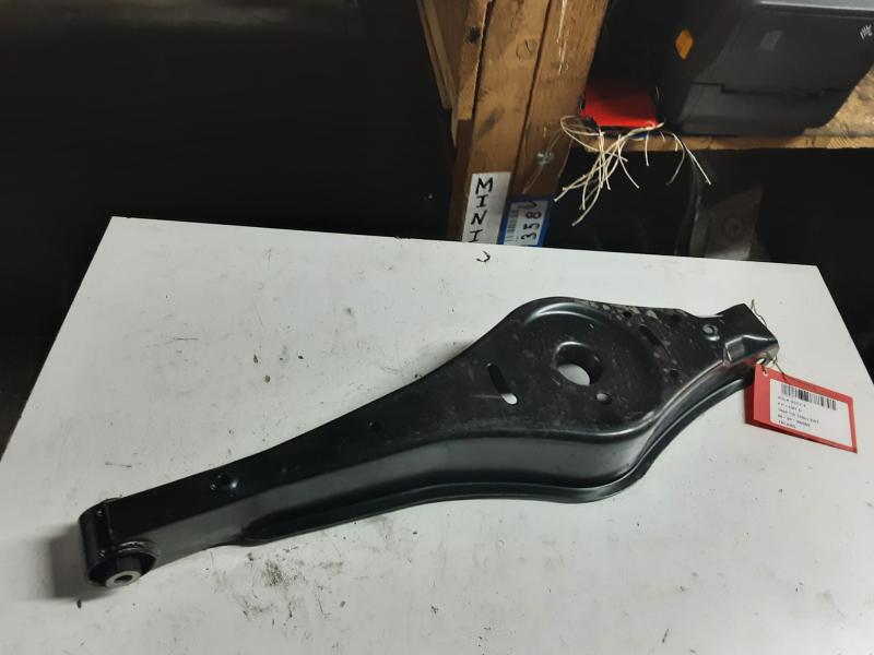 DRAAGARM ACHTER LINKS Vw GOLF V 11/03 - 08