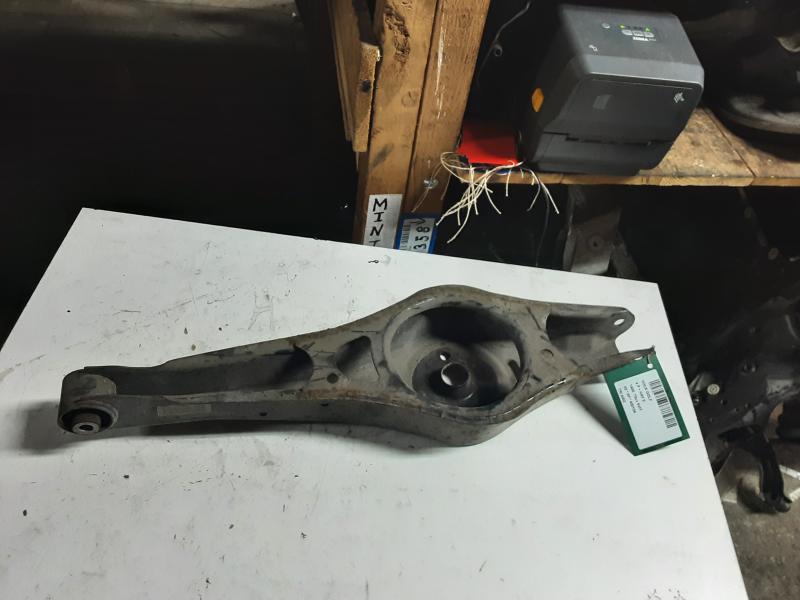 TRIANGLE ARRIERE GAUCHE Vw GOLF V 11/03 - 08
