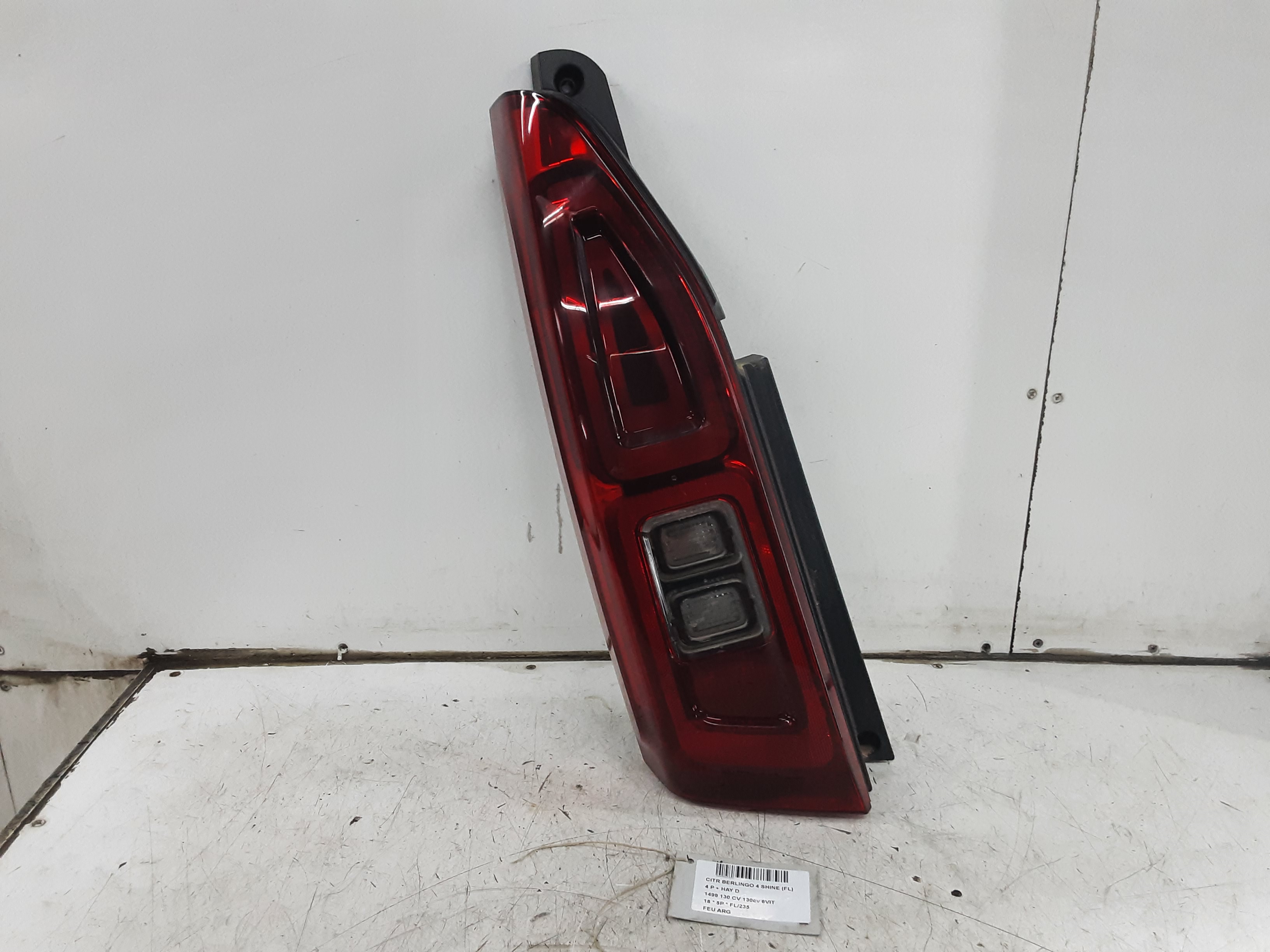 ACHTERLICHT LINKS Citroen BERLINGO 9/18+