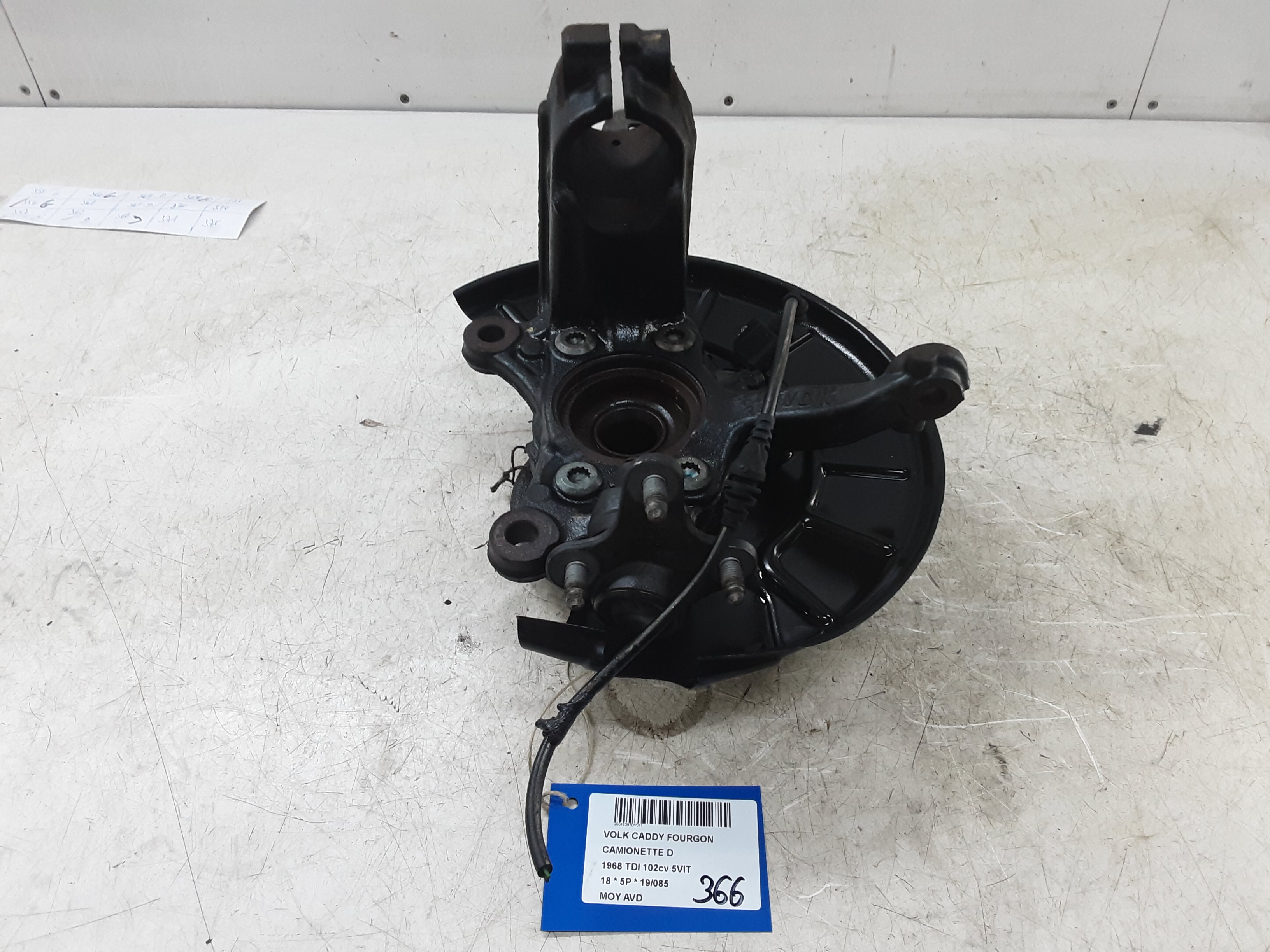 WIELNAAF VOOR RECHTS Vw CADDY 05/15 - 20