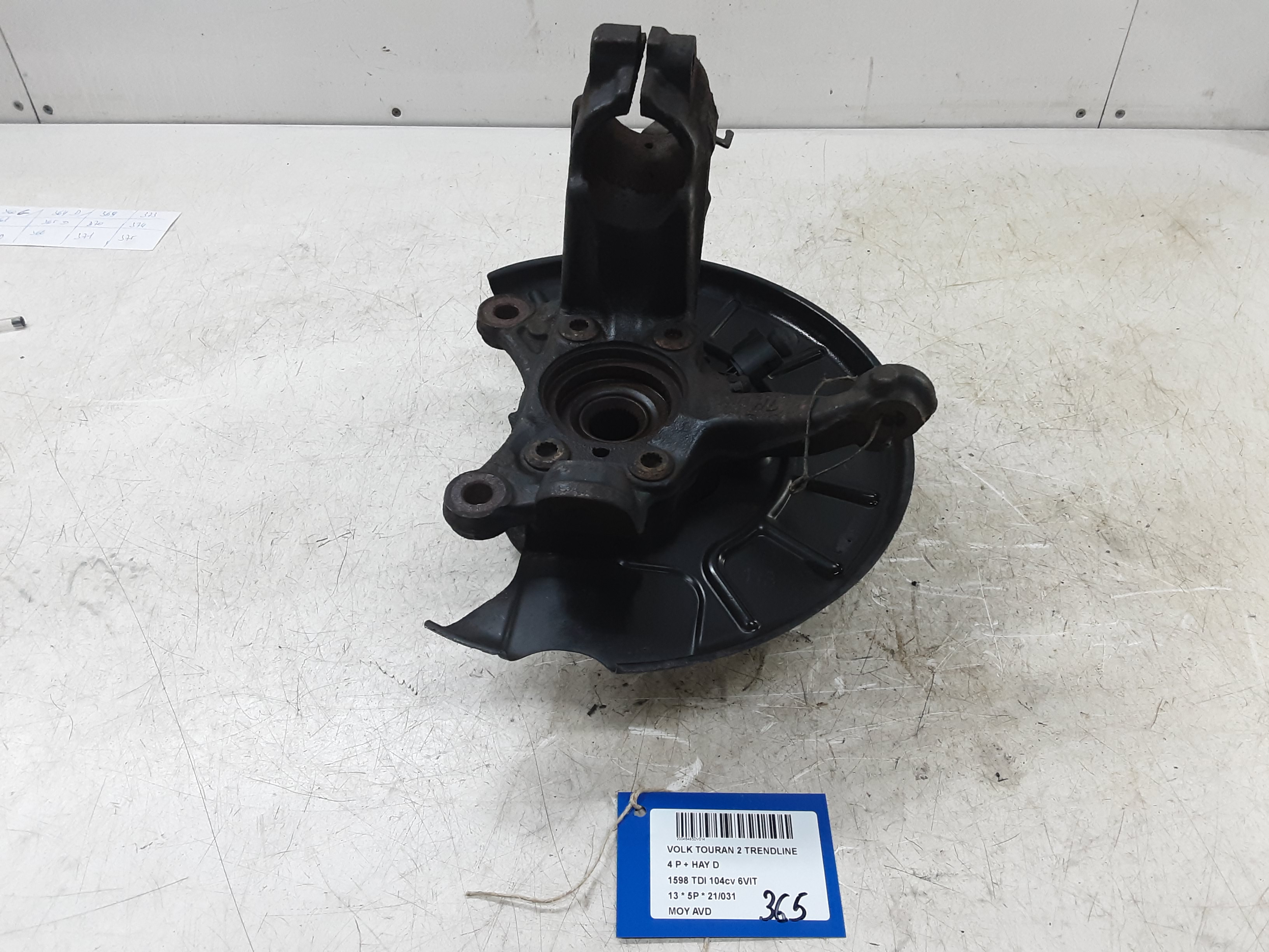 WIELNAAF VOOR RECHTS Vw TOURAN 08/10 - 15