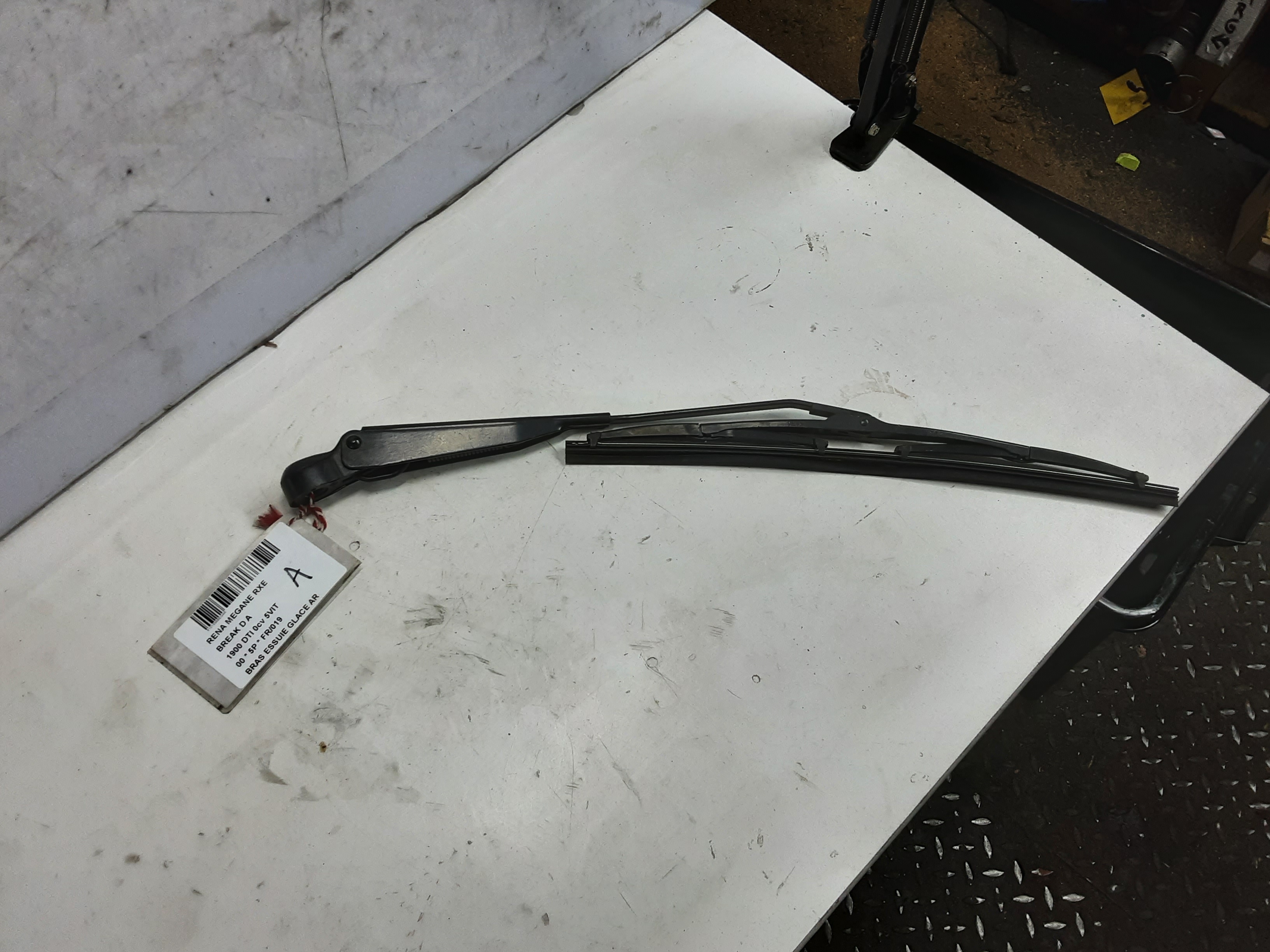RUITENWISSERARM ACHTER Renault MEGANE - 10/02