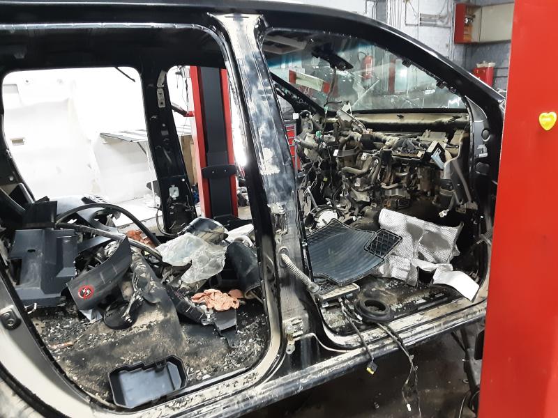 MONTANT DE PORTE COTE DROIT Mercedes-Benz 350 D 4MATIC V6