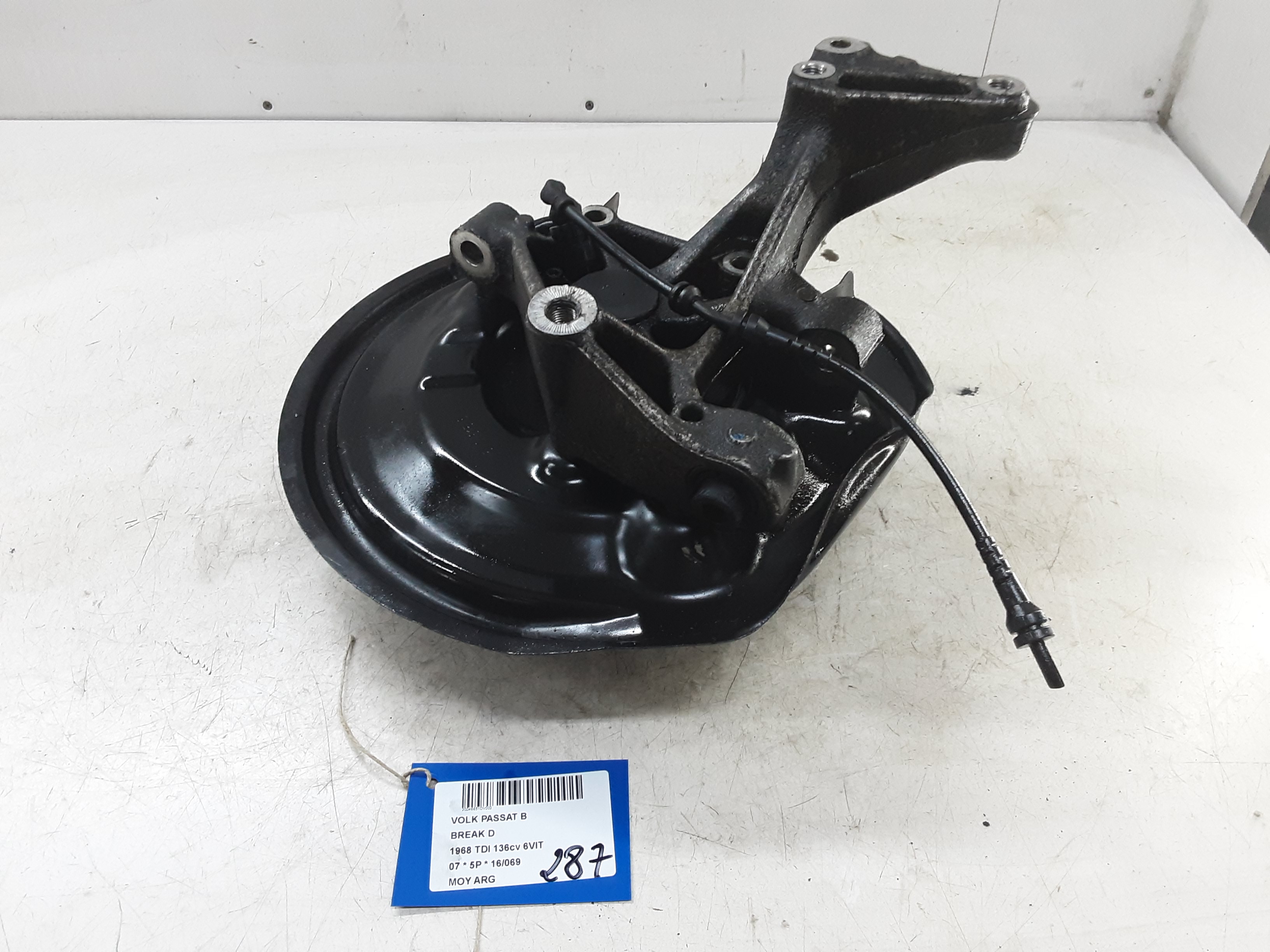 WIELNAAF ACHTER LINKS Vw PASSAT 02/05 - 11/10