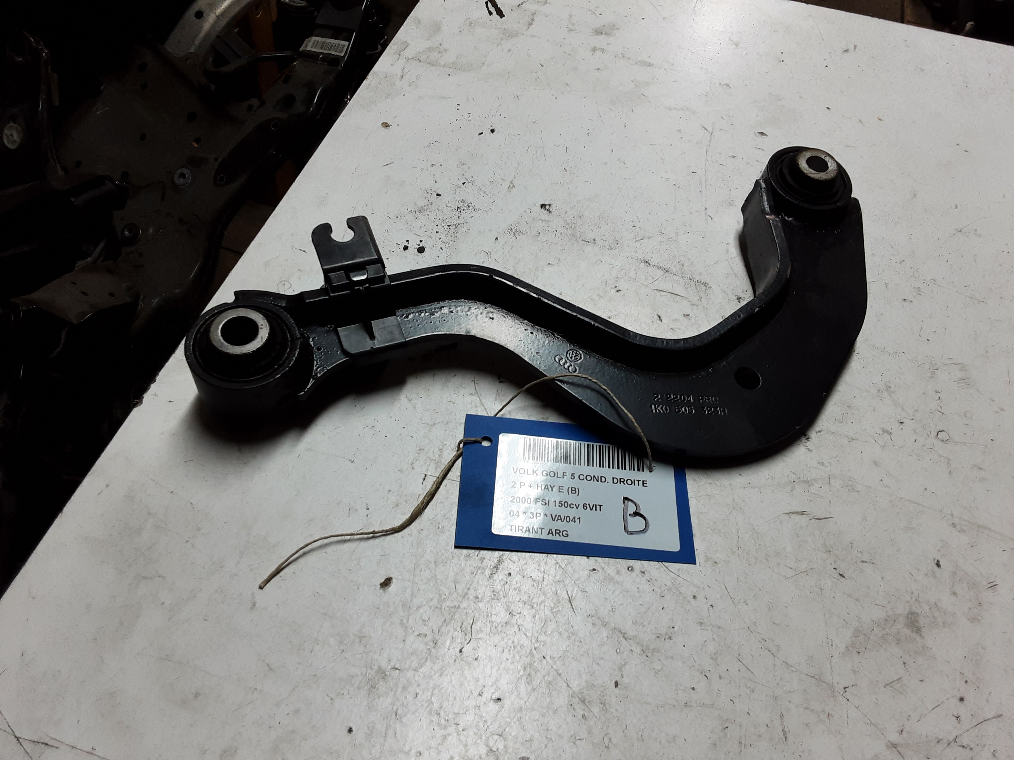 DRAAGARM ACHTER LINKS Vw GOLF V 11/03 - 08
