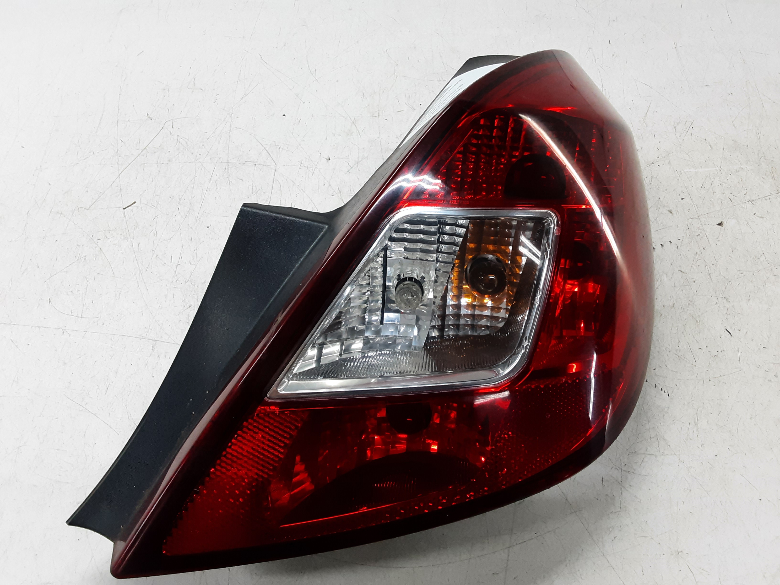 FEU ARRIERE DROIT Opel CORSA D 01/11 - 15