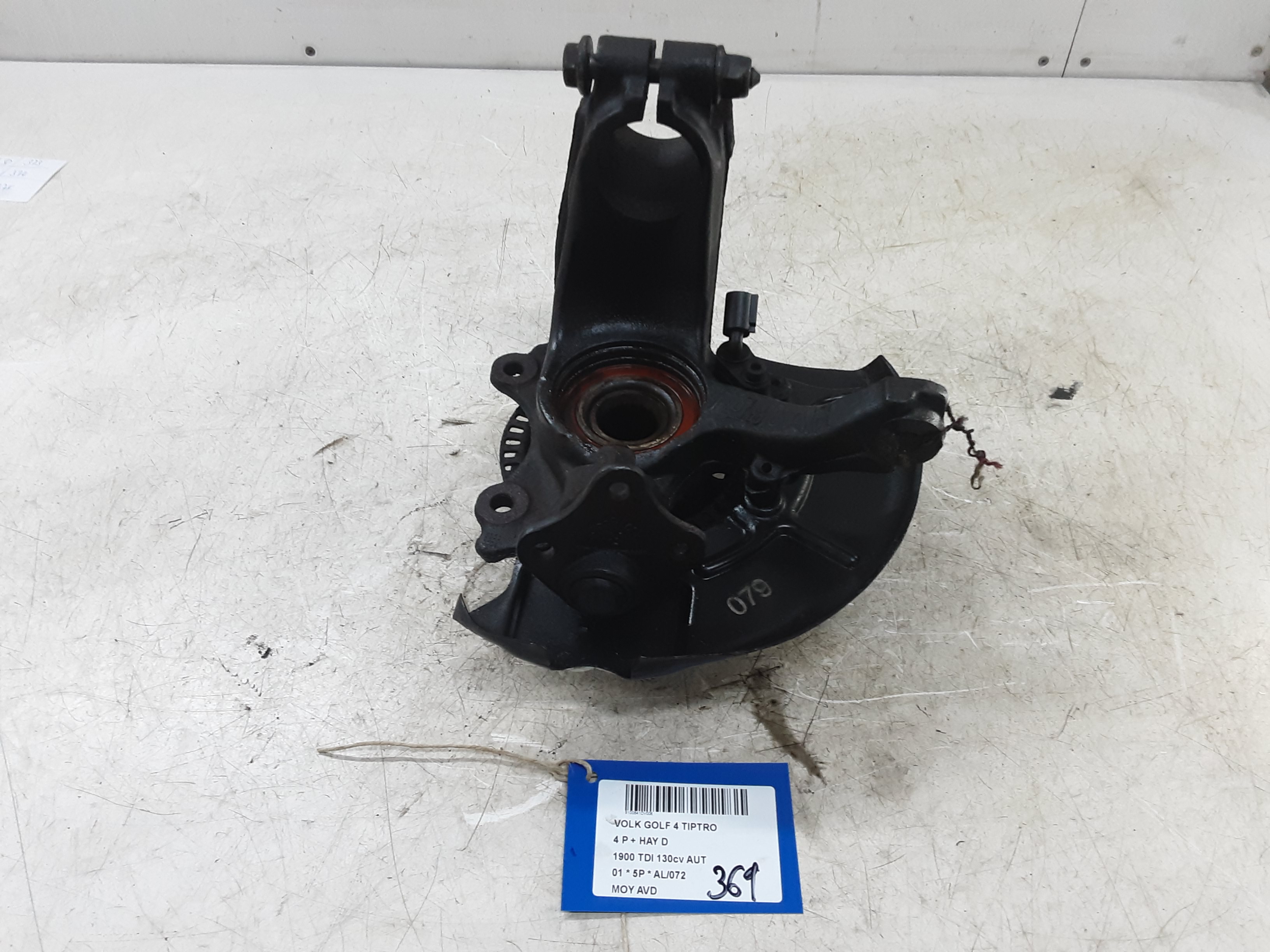 WIELNAAF VOOR RECHTS Vw GOLF IV 11/97 - 03