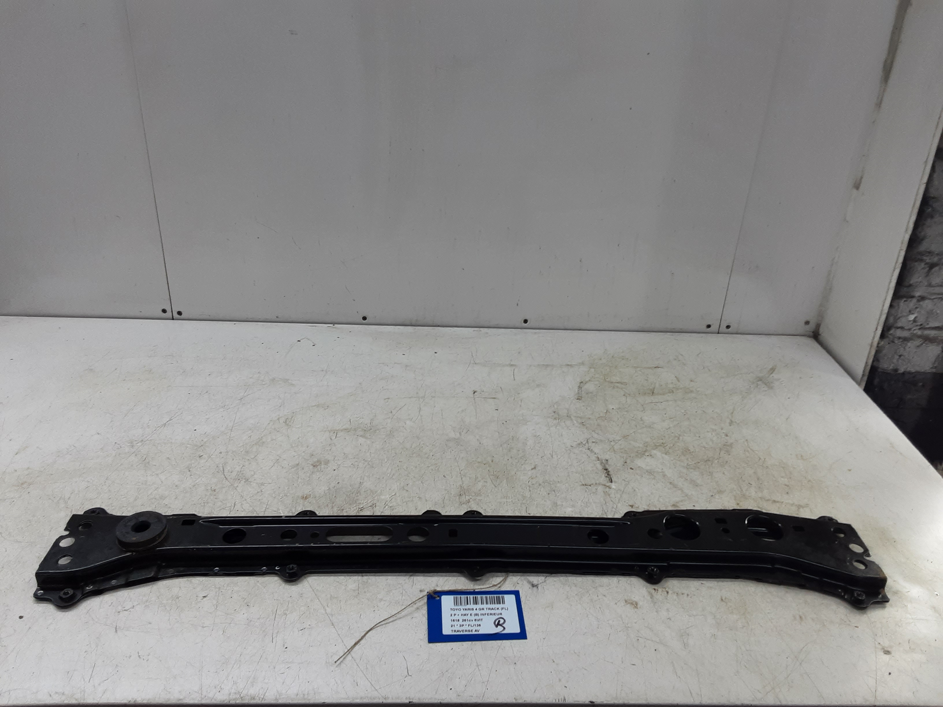 VOORBRUG Toyota YARIS (6) 2/20+