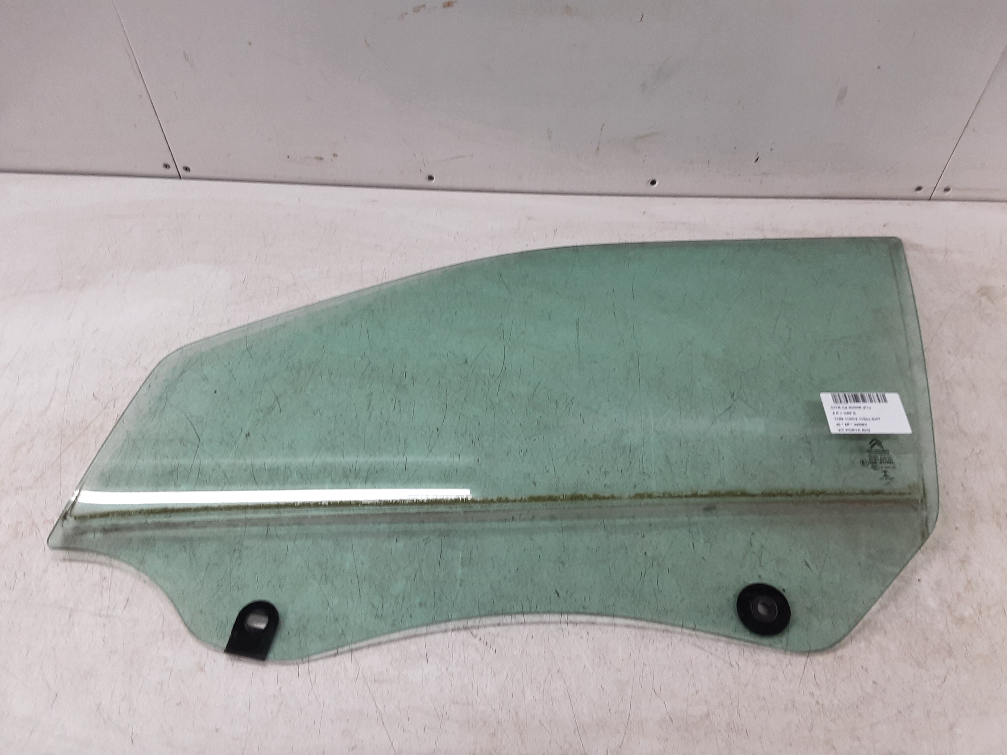 VITRE DE PORTE AVANT GAUCHE Citroen C4 CACTUS 2/18+