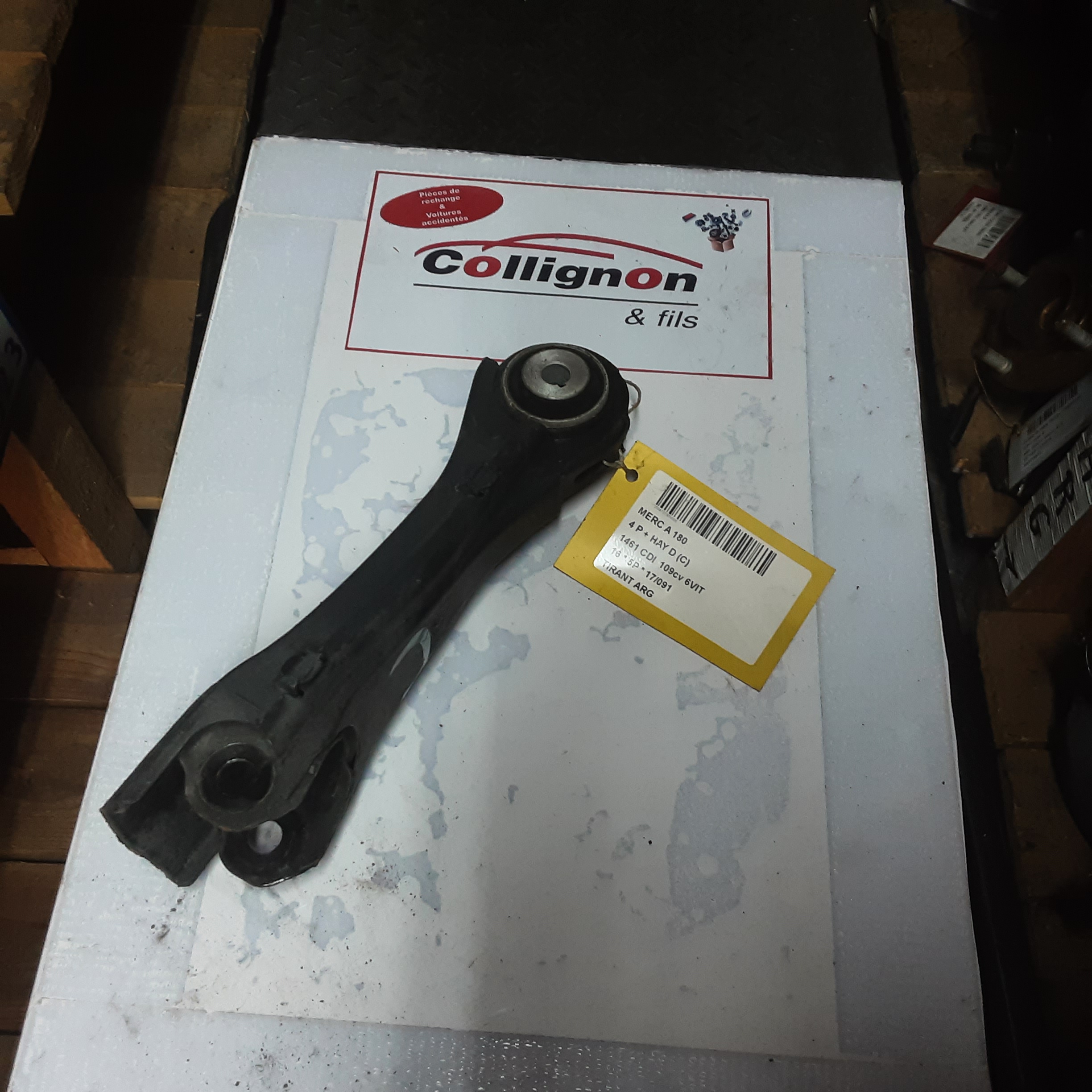TIRANT ARRIERE GAUCHE Mercedes-Benz A W176 9/2015-2018