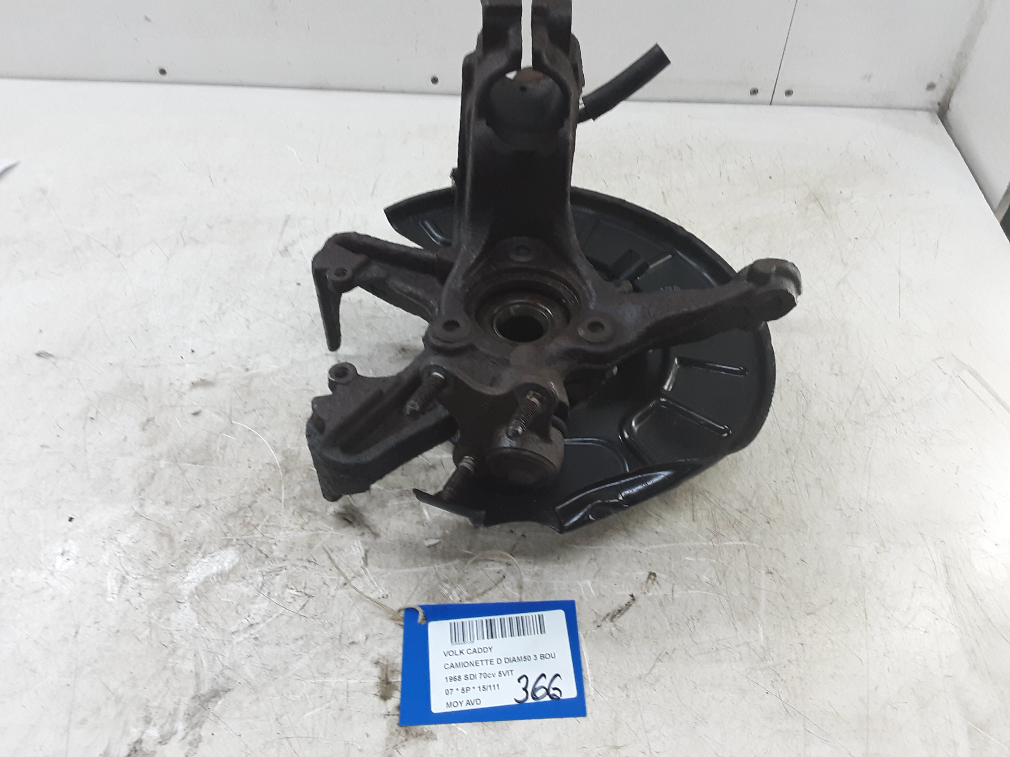 MOYEU AVANT DROIT Vw CADDY 04 - 09/10