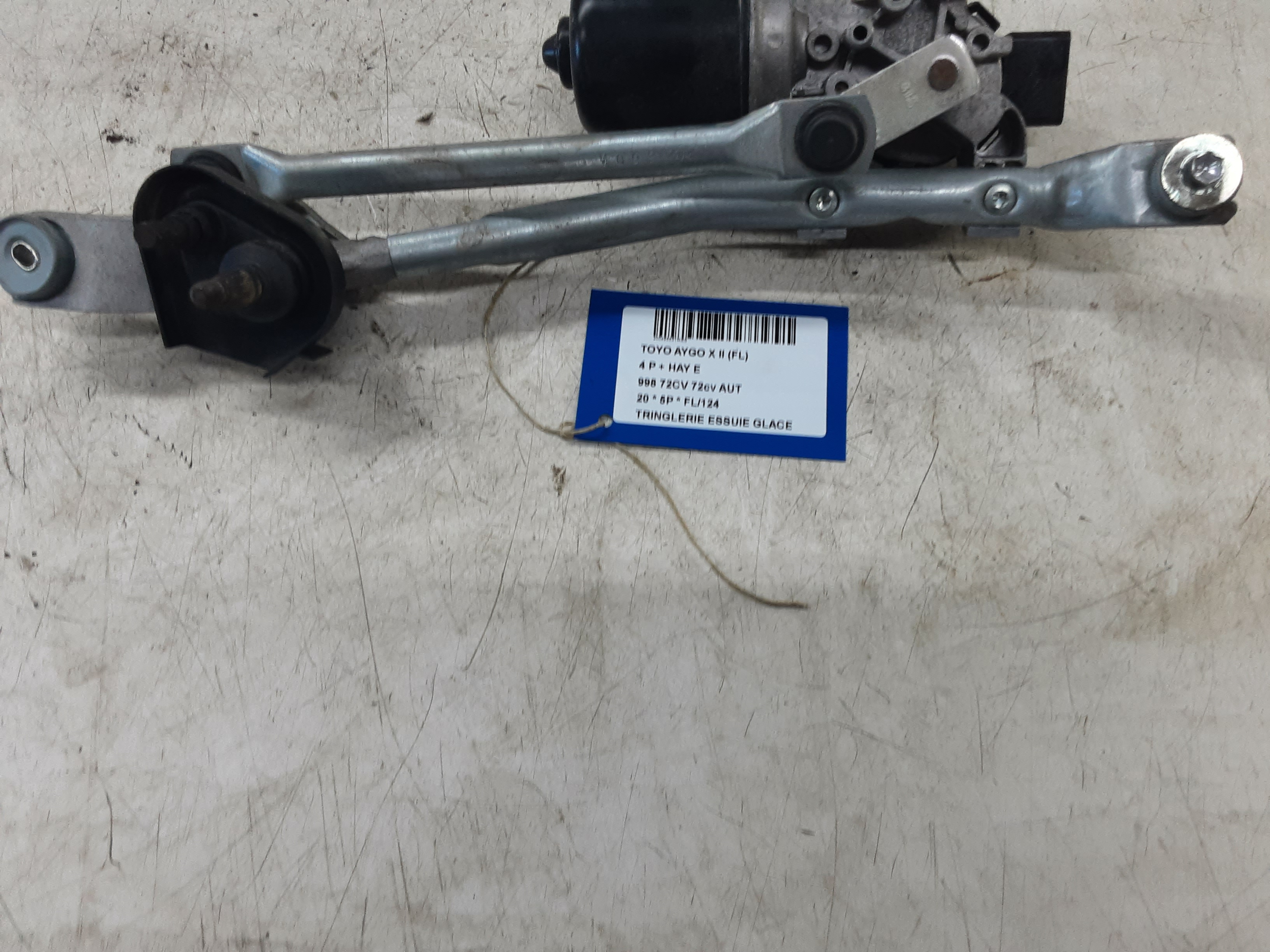 TRINGLERIE D&#039;ESSUIE-GLACE Toyota AYGO II Face Lift 6/18+