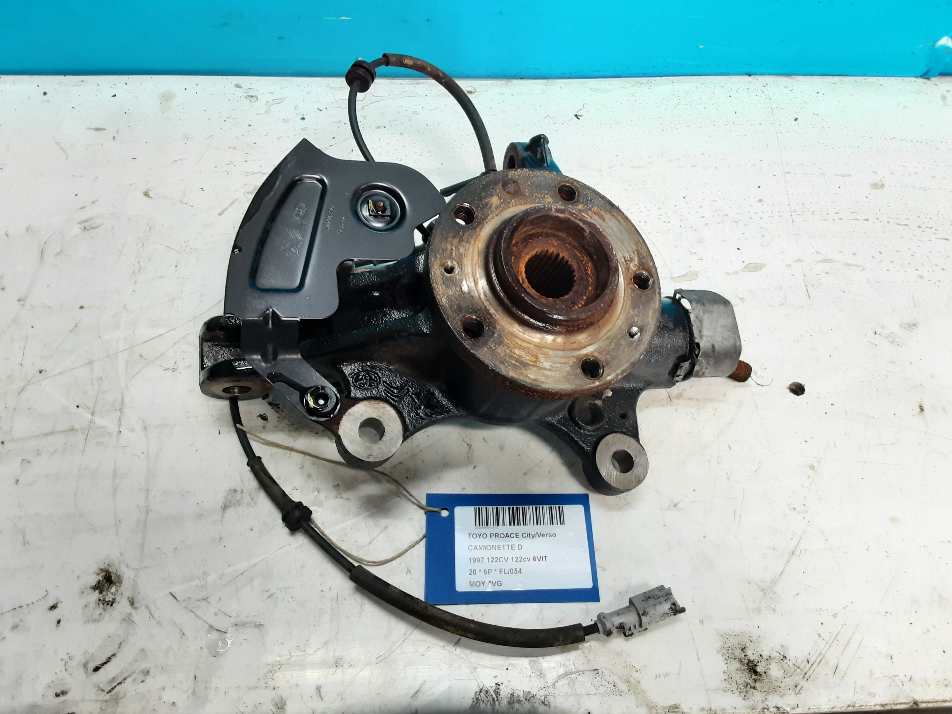 MOYEU AVANT GAUCHE Toyota PROACE 16+