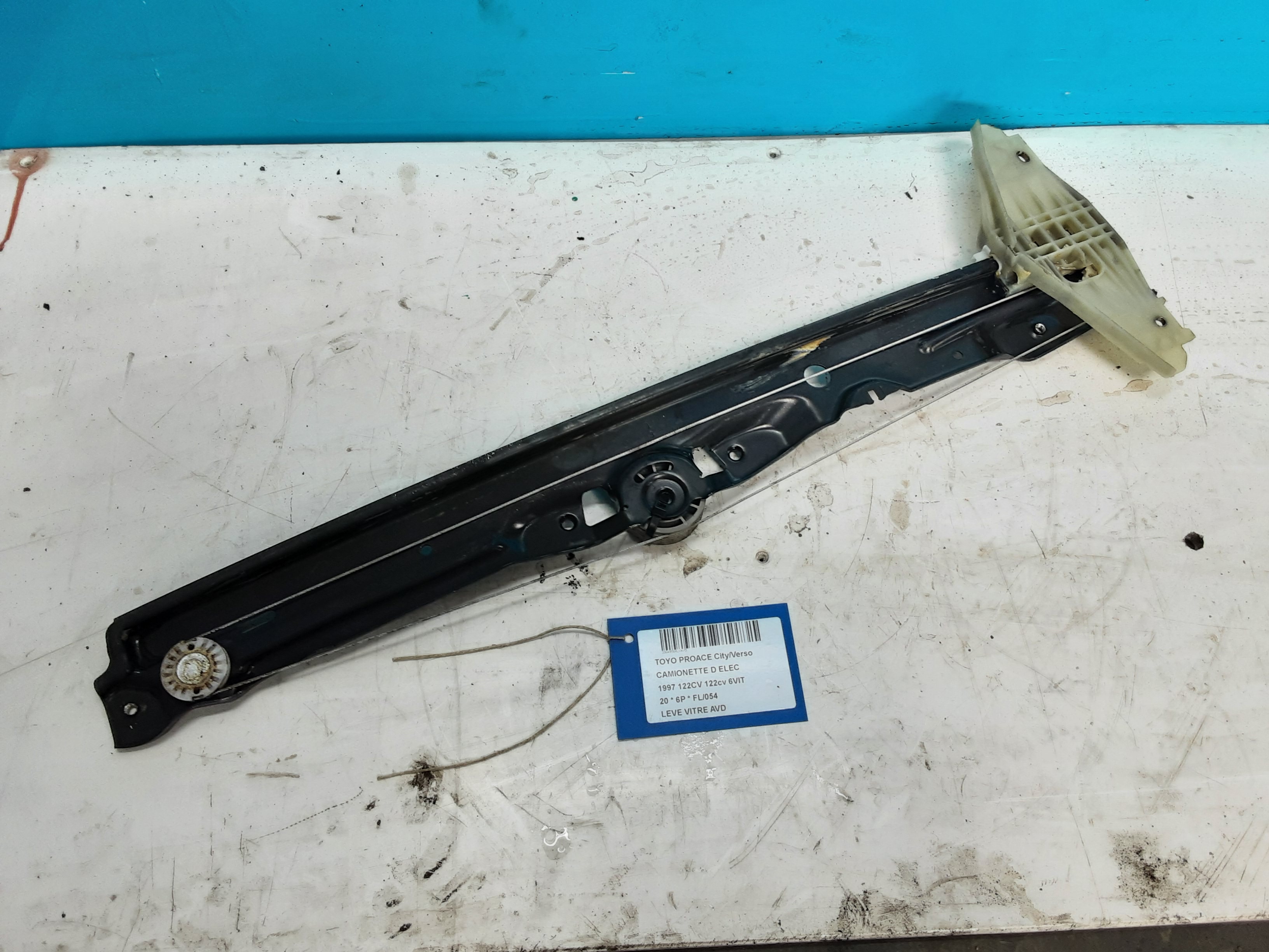LEVE-VITRE DE PORTE AVANT DROITE Toyota PROACE 16+