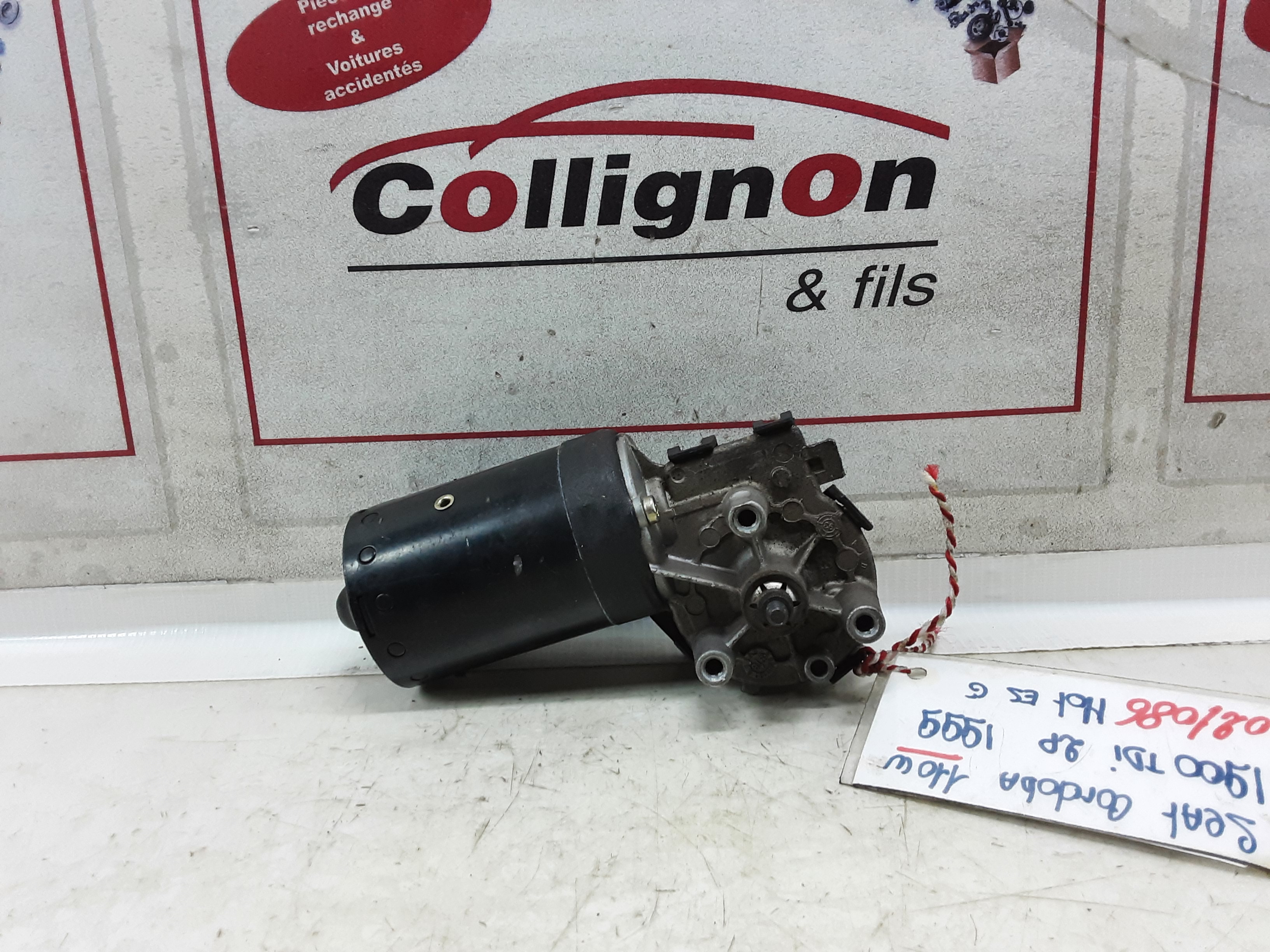 MOTEUR D&#039;ESSUIE-GLACE AVANT Seat CORDOBA -00