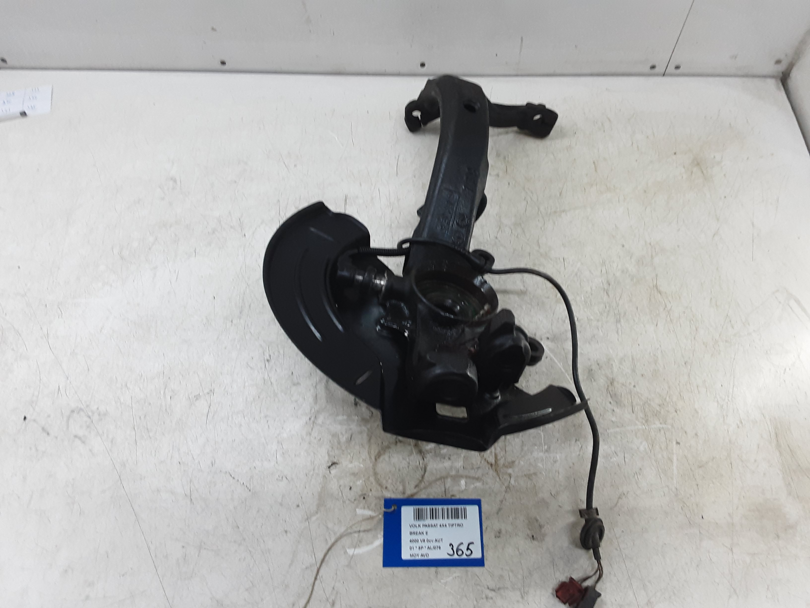 WIELNAAF VOOR RECHTS Vw PASSAT 10/00 - 02/05