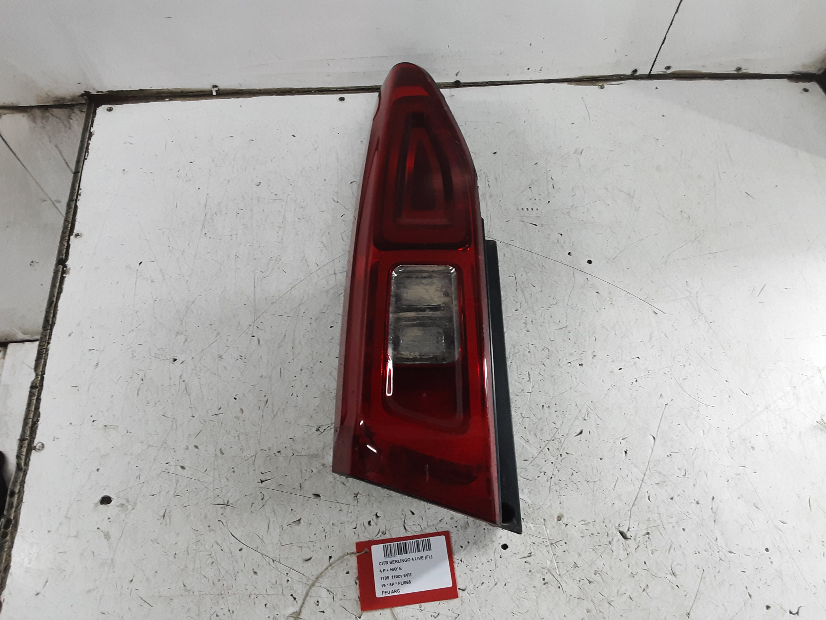 ACHTERLICHT LINKS Citroen BERLINGO 9/18+