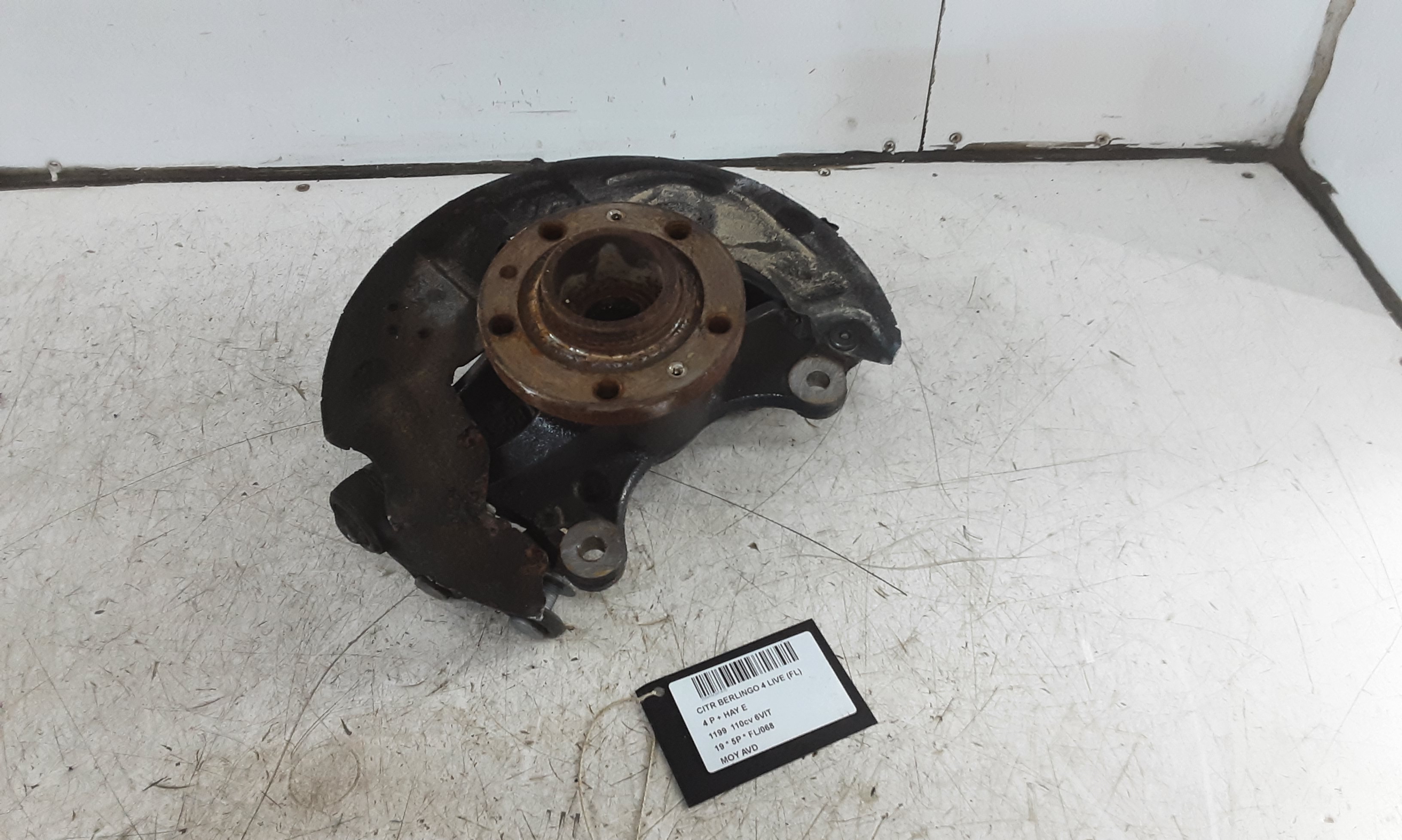 WIELNAAF VOOR RECHTS Citroen BERLINGO 9/18+
