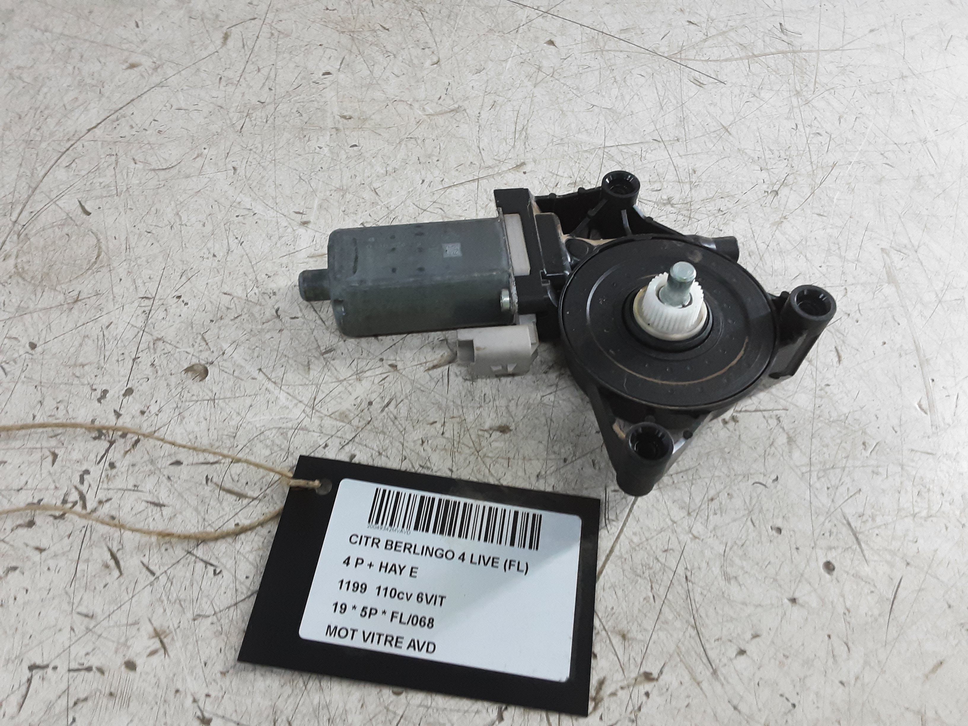 MOTEUR DE VITRE DE PORTE AVANT DROITE Citroen BERLINGO 9/18+