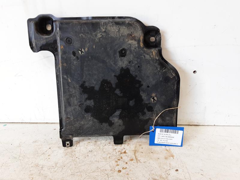 PLASTIEKE BESCHERMPLAAT ONDER AUTO RECHTS Audi A1 12/18+