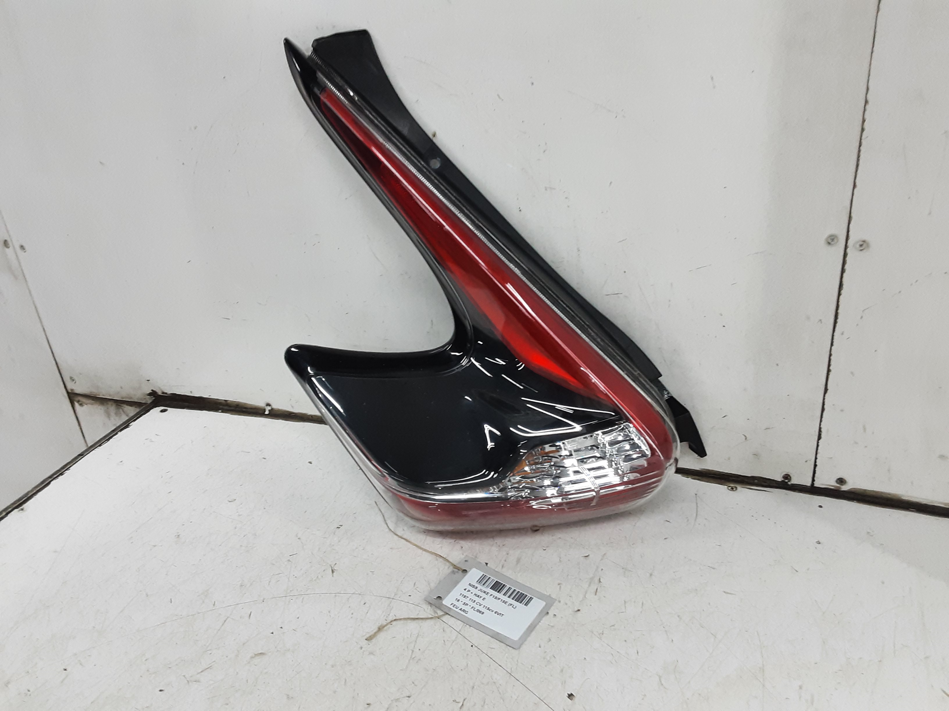 ACHTERLICHT LINKS Nissan JUKE 7/14 - 19