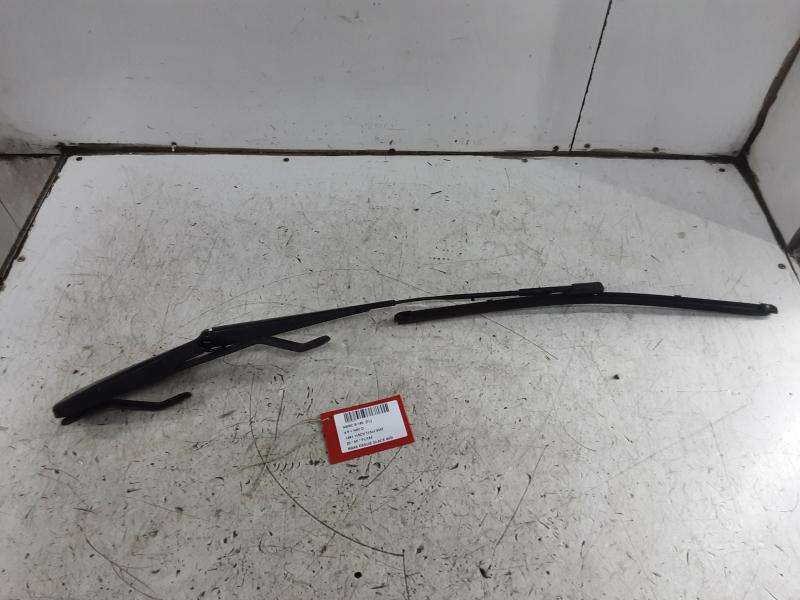 RUITENWISSERARM RECHTS VOOR Mercedes-Benz B W247 18+