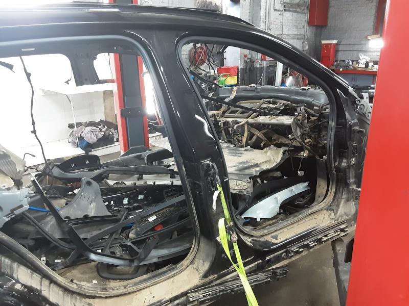 MONTANT DE PORTE COTE DROIT Bmw X 2 F39 03/18+