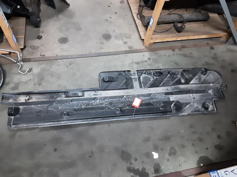 PLASTIEKE BESCHERMPLAAT ONDER AUTO LINKS Mercedes-Benz C W204 07-10