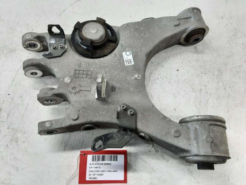 TRIANGLE ARRIERE DROITE Alfa Romeo STELVIO 1/17+