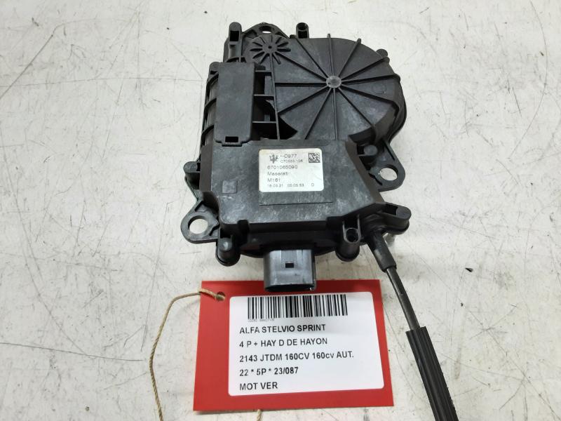 MOTEUR DE VERROUILLAGE Alfa Romeo STELVIO 1/17+