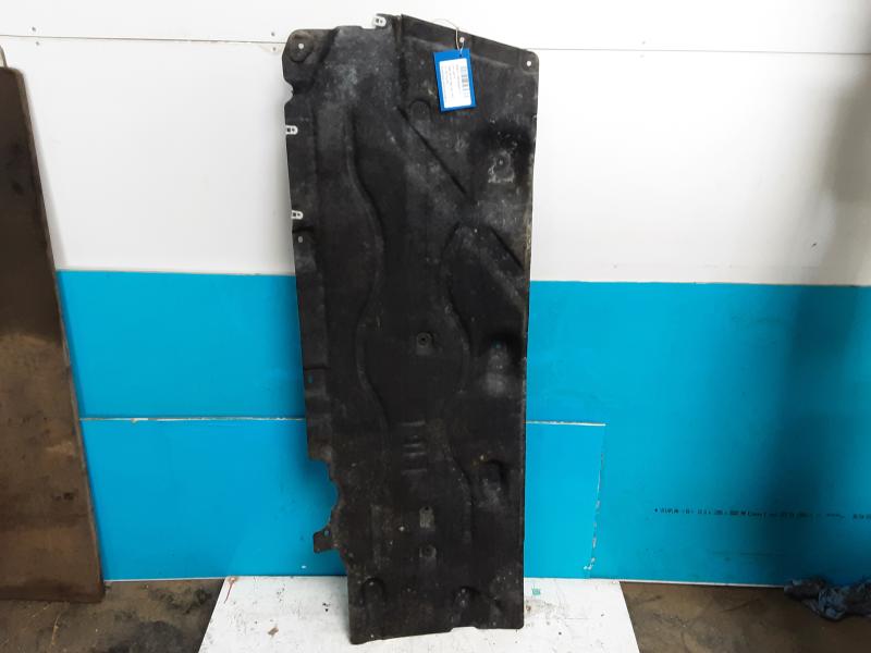 PLASTIEKE BESCHERMPLAAT ONDER AUTO LINKS Bmw X1 F48 09/15 - 7/19