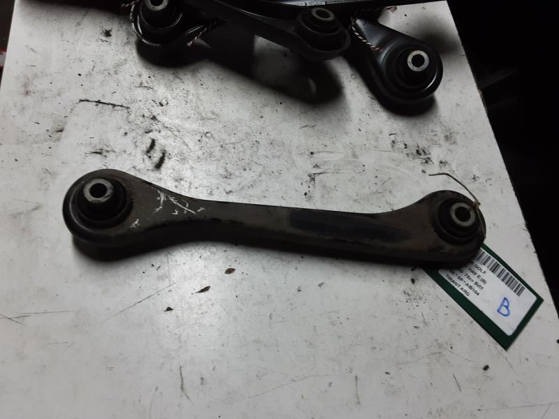 DRAAGARM ACHTER LINKS Vw GOLF V 11/03 - 08