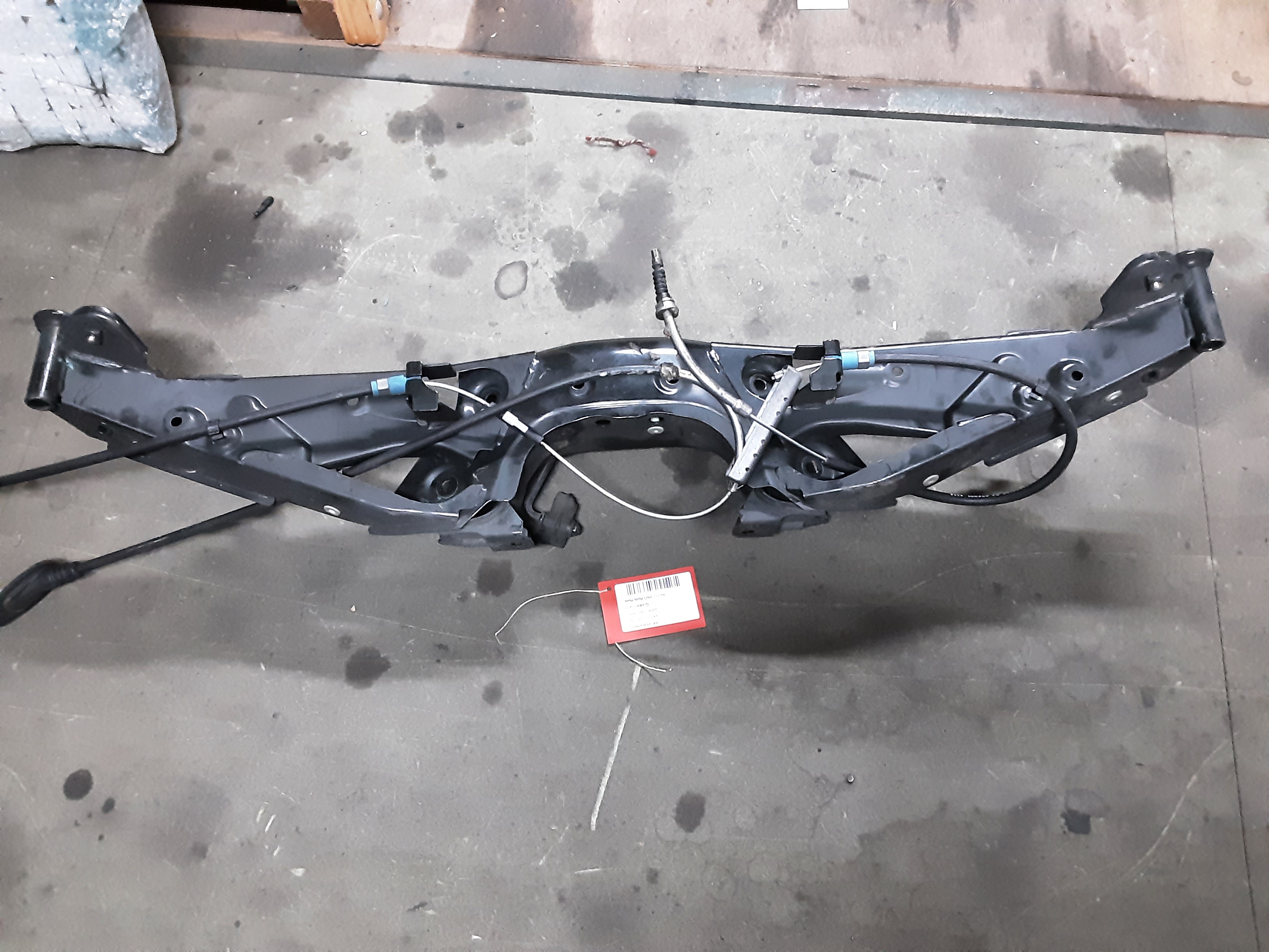 TRAVERSE ARRIERE Mini F56 3-portes : 11/13 &gt;