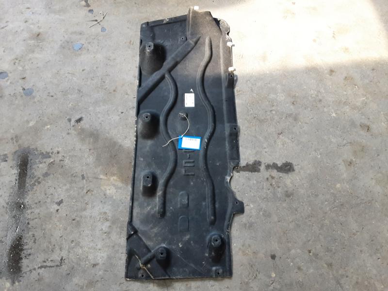 PLASTIEKE BESCHERMPLAAT ONDER AUTO LINKS Bmw 1 F40 7/19+