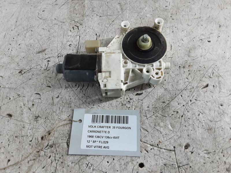 MOTEUR DE VITRE DE PORTE AVANT GAUCHE Vw CRAFTER 06 - 17