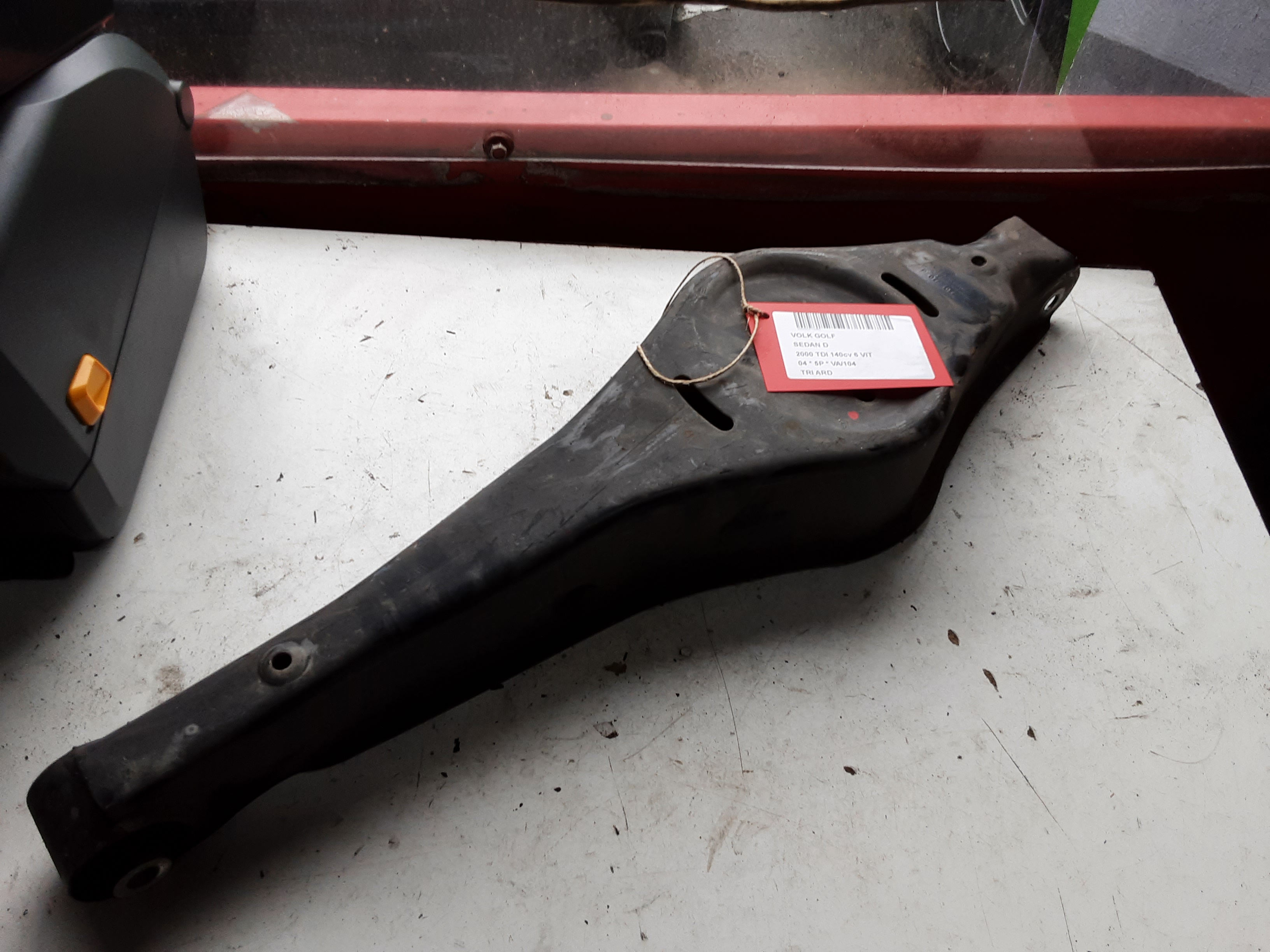 TRIANGLE ARRIERE DROITE Vw GOLF V 11/03 - 08