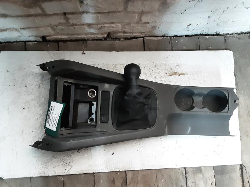 MIDDLE CONSOLE Vw GOLF V 11/03 - 08