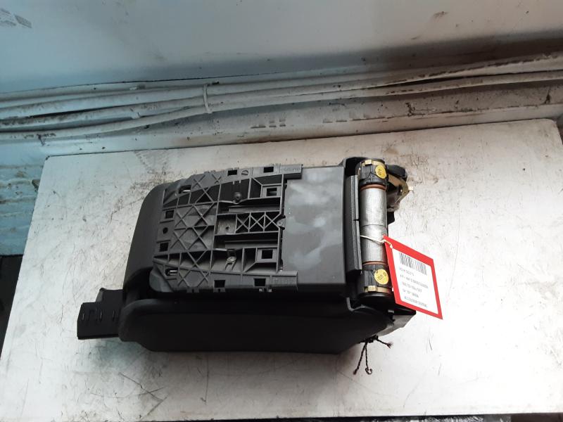 ACCOUDOIR CENTRAL Vw GOLF V 11/03 - 08