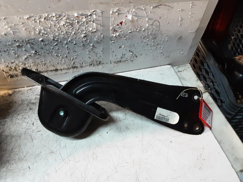 DRAAGARM ACHTER LINKS Vw GOLF V 11/03 - 08