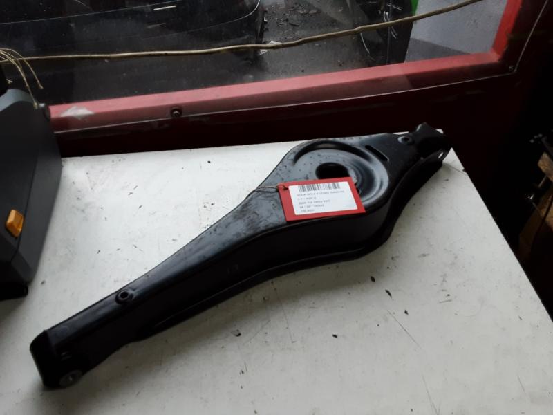 DRAAGARM ACHTER RECHTS Vw GOLF V 11/03 - 08