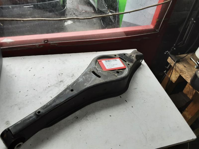 DRAAGARM ACHTER RECHTS Vw GOLF V 11/03 - 08