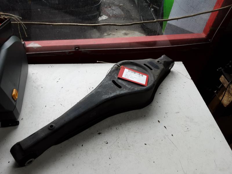 DRAAGARM ACHTER RECHTS Vw GOLF V 11/03 - 08