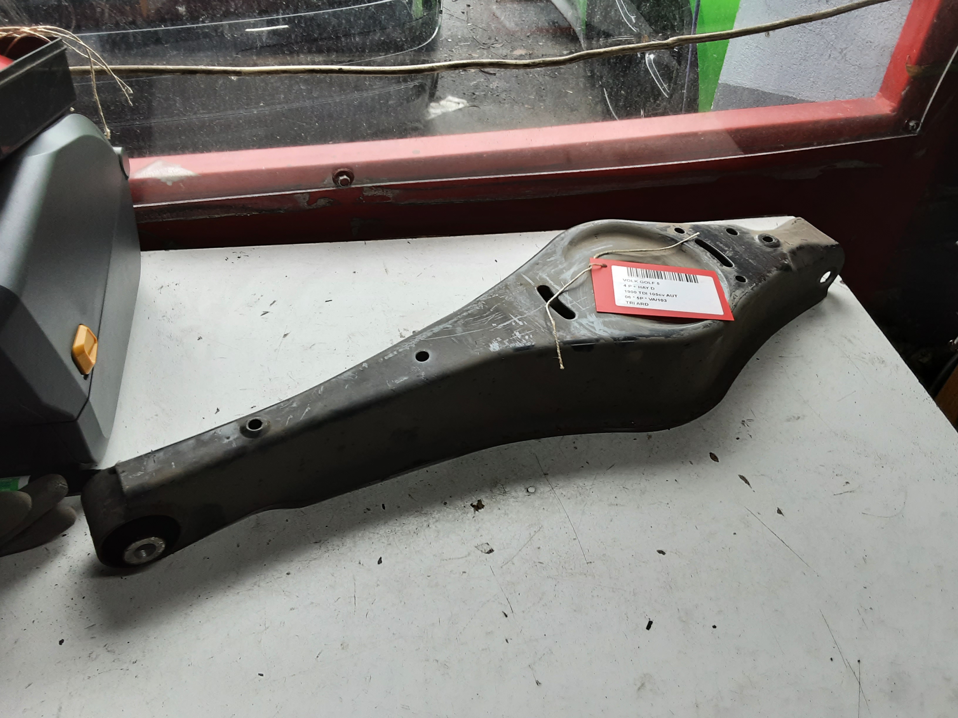 DRAAGARM ACHTER RECHTS Vw GOLF V 11/03 - 08